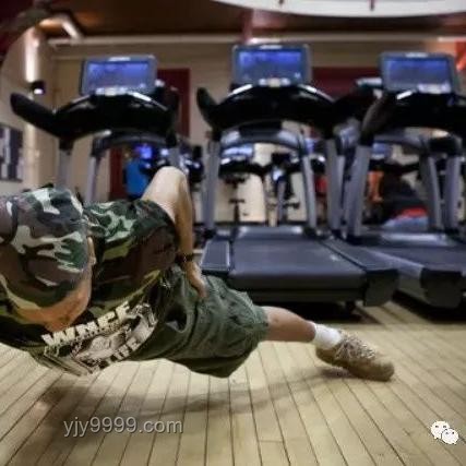 92岁奶奶坚持俯卧撑，展现惊人活力与健康